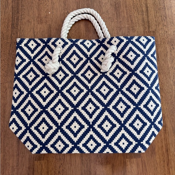 NWT Summer & Rose Beach Tote Navy & Cream Diamond - Picture 5 of 16